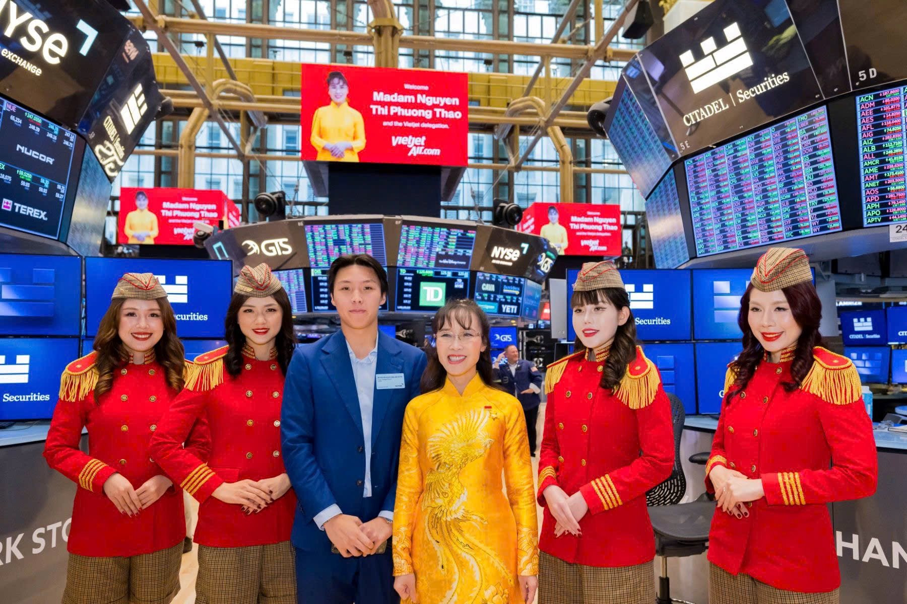 Chủ tịch Sovico, Vietjet Nguyễn Thị Phương Thảo thăm NYSE và dự lễ rung chuông của Ngoại trưởng Mỹ Marco Rubio sáng 21/9 (Ảnh: NYSE)